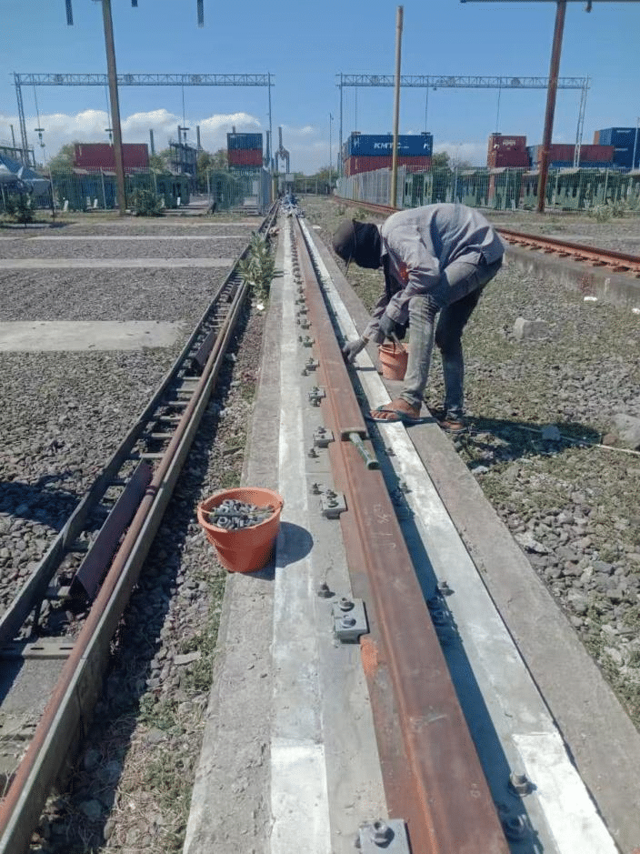 crane rail clip with rubber nose vs without rubber nose comparison