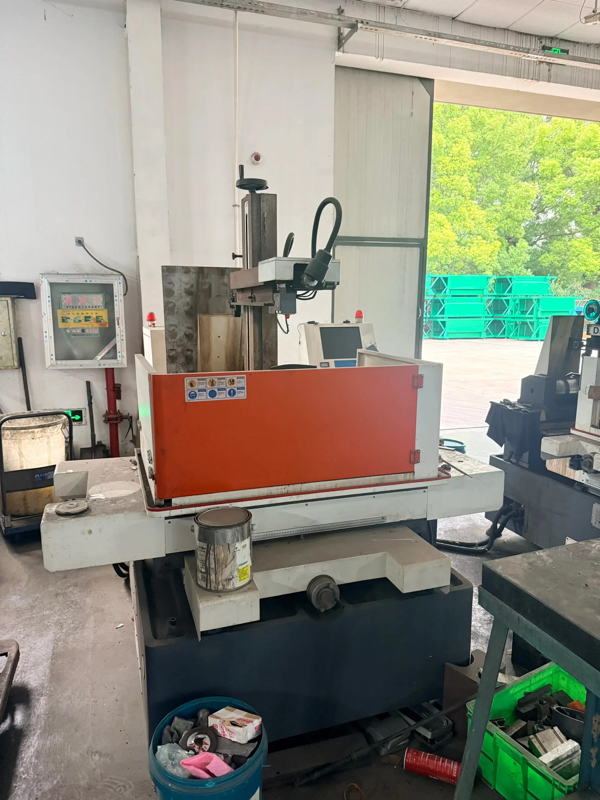 Linear cutting machine in operation